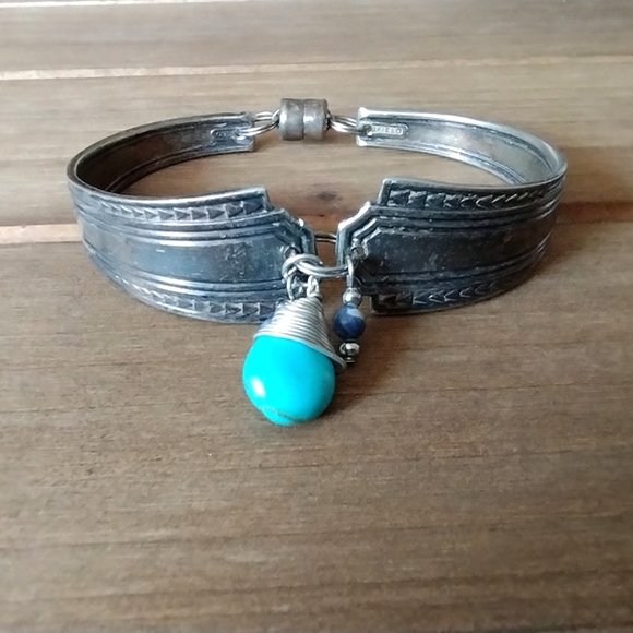 Vintage Rustic Boho Style Howlite Turquoise Dangle Bangle Bracelet - Picture 4 of 6